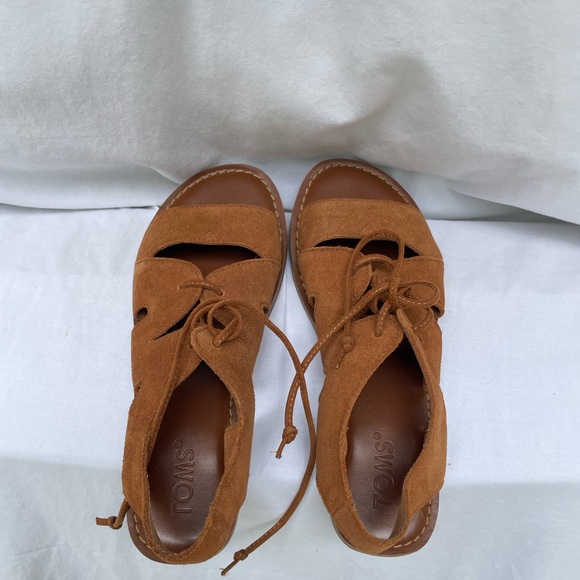 New in box. Toms Gladiator Suede Sandals. Size 6.5 - Picture 5 of 5